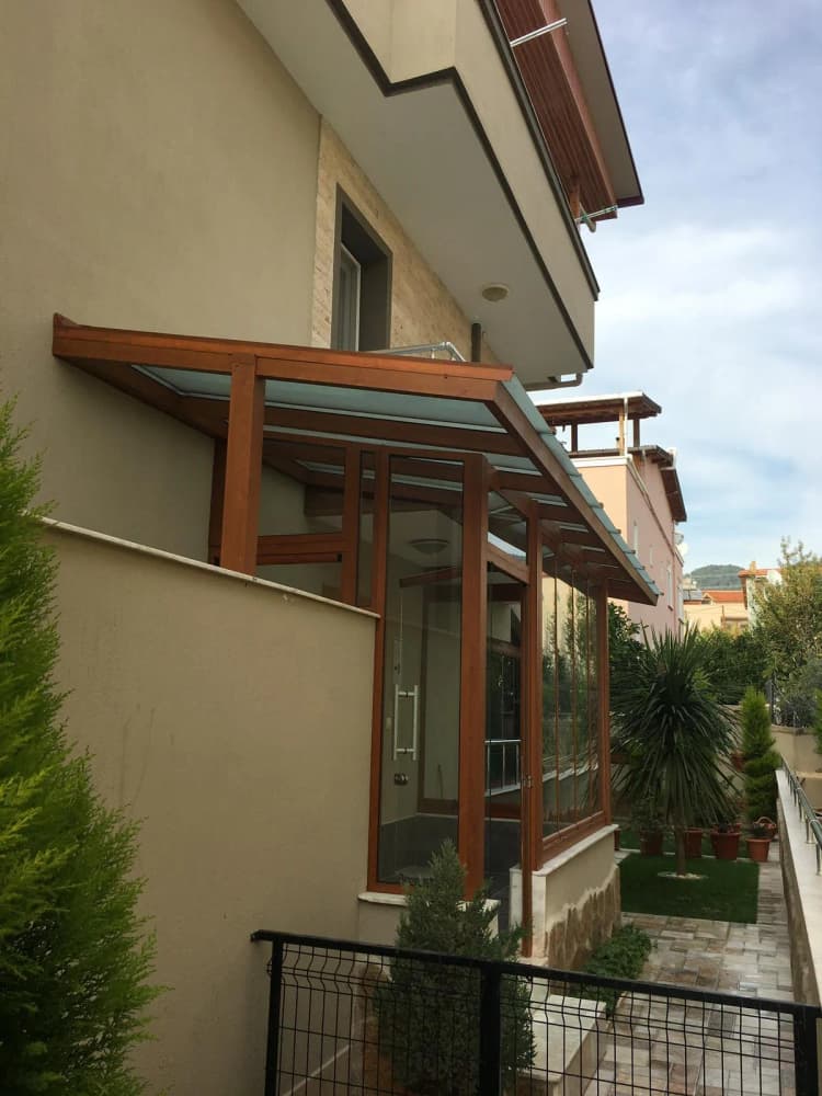 Ahşap cam çatılı kış bahçesi — Özdere / İzmir Cam Balkon Sistemleri referans projesi