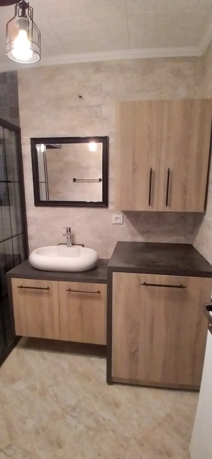 Ahşap Desenli Banyo Dolabı — CMT Şahin Yapı Mobilya & İç Mekan